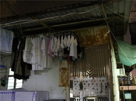Cận cảnh cuộc sống trong những khu ổ chuột giữa lưng trời Hồng Kông 3