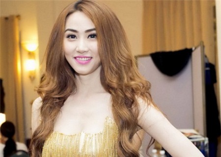 dam-cuoi-phong-cach-thap-nien-50-doc-va-la-cua-ngan-khanhkk