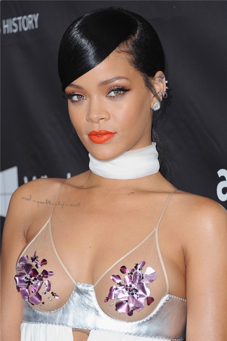 Điểm danh loạt màu son ấn tượng "cộp mác" Rihanna 11