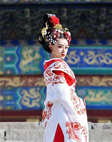 Ngỡ ngàng chàng trai cosplay thành Võ Tắc Thiên không thua kém Phạm Băng Băng 26