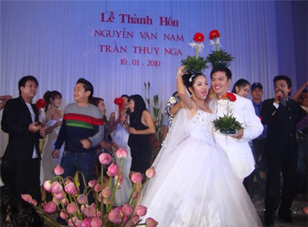 thuy-nga-va-hanh-trinh-4-nam-chiu-dung-ben-chong-ho-lua-7-ty