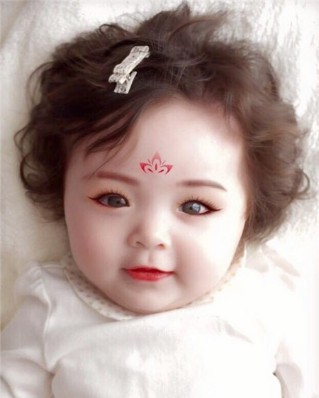 con-gai-elly-tran-hoa-phien-ban-vo-tac-thien-nhi-danh-bat-ngoc-trinh