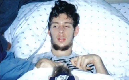 Chàng trai tỉnh lại sau hôn mê nhưng không ai biết suốt 12 năm 1