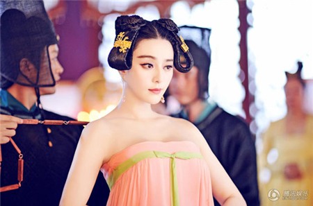 Sốc với mặt mộc nhăn nheo và quầng thâm của dàn mỹ nhân Võ Tắc Thiên 1