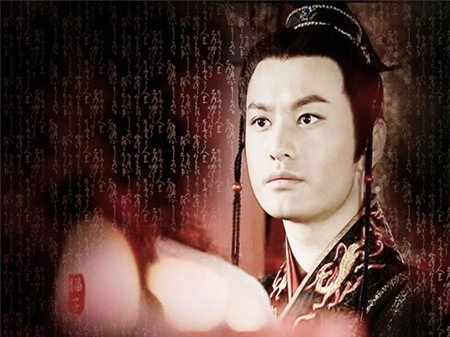 Huỳnh Hiểu Minh vai Hán Vũ Đế Lưu Triệt trong bộ phim Đại Hán thiên tử (2001).
