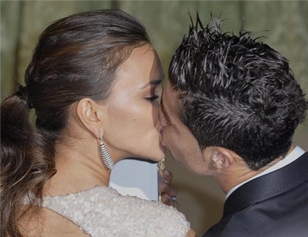 Nhìn lại cuộc tình 4 năm đầy ngọt ngào của Ronaldo và Irina Shayk 12