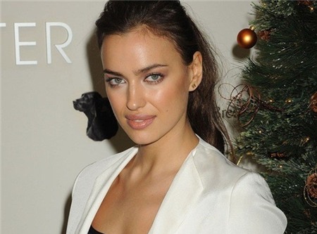 Nhìn lại cuộc tình 4 năm đầy ngọt ngào của Ronaldo và Irina Shayk 2