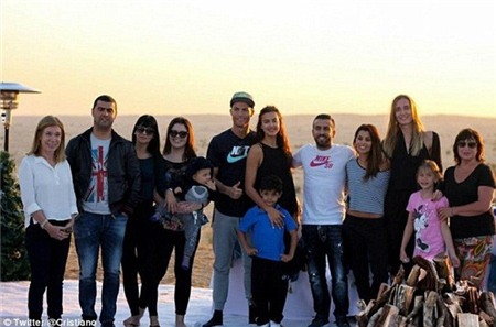 Nhìn lại cuộc tình 4 năm đầy ngọt ngào của Ronaldo và Irina Shayk 27