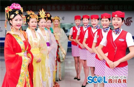 Dàn tiếp viên hàng không xinh đẹp hóa