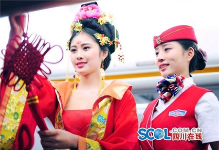 Dàn tiếp viên hàng không xinh đẹp hóa 