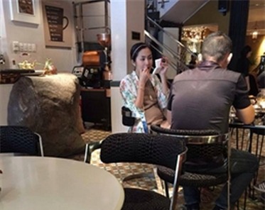 lo-anh-tang-thanh-ha-bung-bau-tron-xoe-1