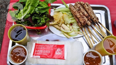 Xuýt xoa nem lụi ngon tuyệt ở phố Thụy Khuê 1