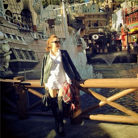 1 áo khoác da, 10 cách mix thú vị của Minh Hằng