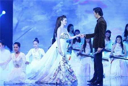 Dương Hoàng Yến - Hà Duy đăng quang Cặp đôi hoàn hảo 2014.