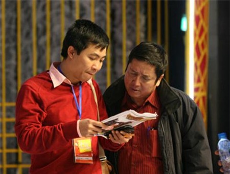Tổng đạo diễn chương trình Táo quân- NSƯT Đỗ Thanh Hải trong quá trình tập với NSƯT Chí Trung