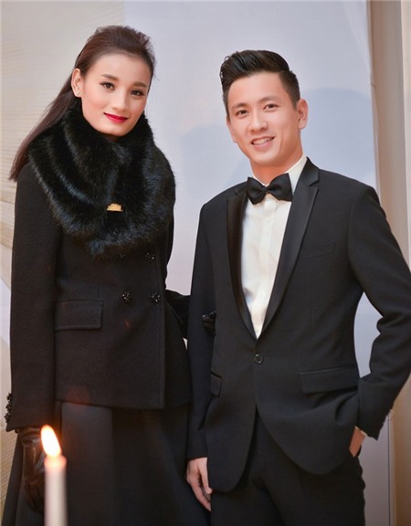 Lê Thúy và chồng điển trai xuất hiện tại Hà Nội sau đám cưới