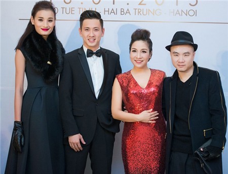 Lê Thúy và chồng điển trai xuất hiện tại Hà Nội sau đám cưới