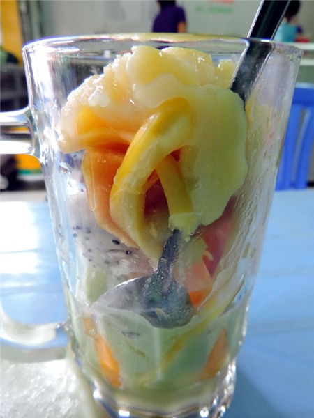 Thưởng thức chè trái cây Nha Trang