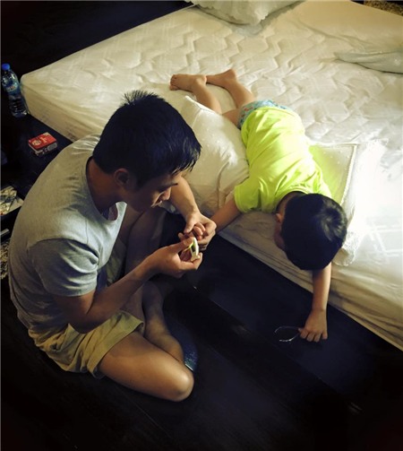 ngoc-trinh-dau-dau-vi-mac-kin-mac-ho-deu-bi-nem-da