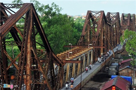 Cận cảnh cầu Long Biên hoen gỉ, mọt ruỗng