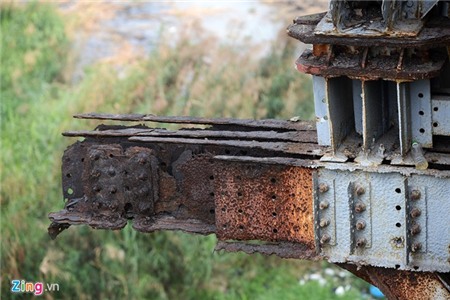 Cận cảnh cầu Long Biên hoen gỉ, mọt ruỗng