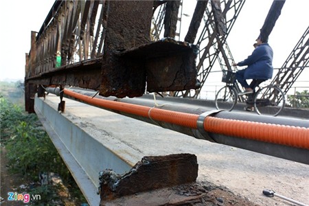 Cận cảnh cầu Long Biên hoen gỉ, mọt ruỗng