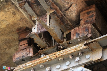 Cận cảnh cầu Long Biên hoen gỉ, mọt ruỗng