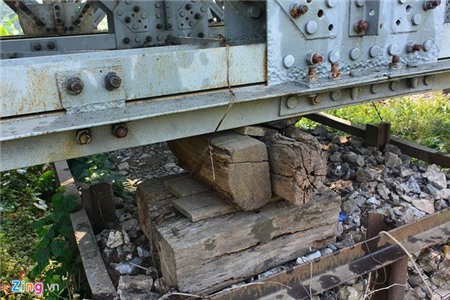 Cận cảnh cầu Long Biên hoen gỉ, mọt ruỗng