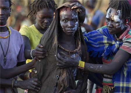 Tục lệ đám cưới kỳ lạ ở Kenya: cô dâu bị “giam giữ” trước lễ cưới 8