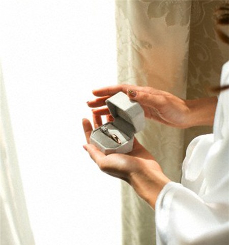 Tôi đã quá thừa nỗi đau khi đeo trên tay 2 chiếc nhẫn cưới 2