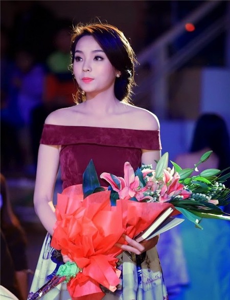 Hoa hậu Kỳ Duyên mắc lỗi ngay lần đầu mặc