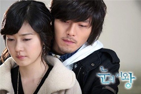 Sung Yu Ri và Hyun Bin thể hiện câu chuyện tình đẫm nước mắt trong bộ phim truyền hình Nữ hoàng tuyết. Sự diễn cặp ăn ý đã giúp hai diễn viên này giành giải Cặp đôi đẹp nhất tại KBS Drama Awards.