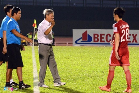 Công Vinh thể hiện sự chuyên nghiệp từ ghế dự bị đến sân cỏ