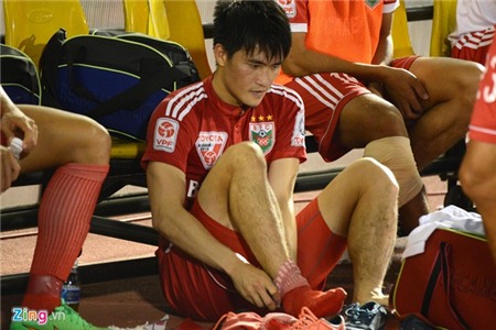 Công Vinh thể hiện sự chuyên nghiệp từ ghế dự bị đến sân cỏ