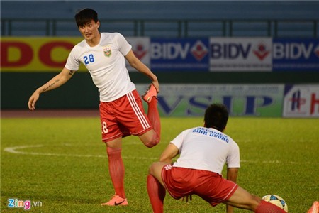 Công Vinh thể hiện sự chuyên nghiệp từ ghế dự bị đến sân cỏ