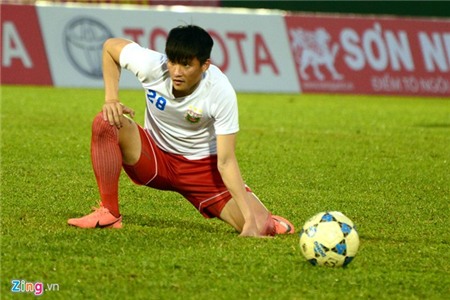 Công Vinh thể hiện sự chuyên nghiệp từ ghế dự bị đến sân cỏ