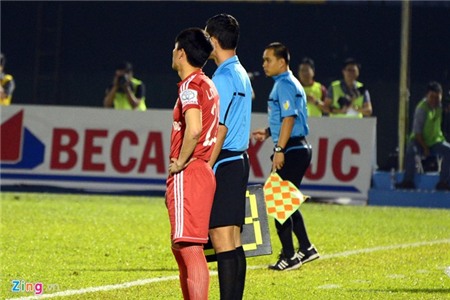 Công Vinh thể hiện sự chuyên nghiệp từ ghế dự bị đến sân cỏ