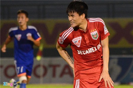 Công Vinh thể hiện sự chuyên nghiệp từ ghế dự bị đến sân cỏ