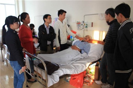 Có rất nhiều người tới thăm Hán Văn Tình.