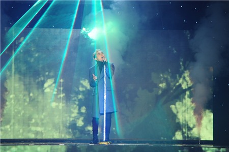 bao-anh-son-tung-qua-mat-khan-gia-hat-nhep-tren-truyen-hinhpp