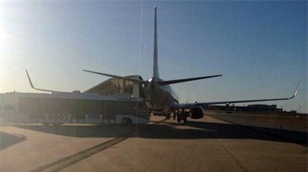 Máy bay Mỹ liên tiếp bị dọa đánh bom