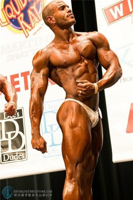 Cơ bắp đáng nể của cặp đôi tự xưng