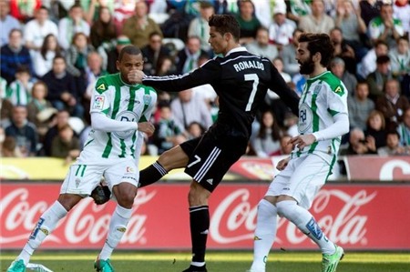 Ronaldo đối mặt với án treo giò 12 trận