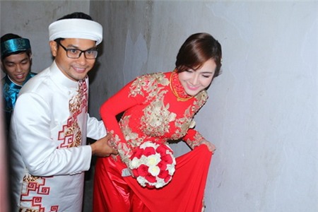 Huỳnh Đông hôn vợ ngọt ngào trong lễ rước dâu - 4