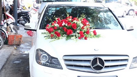 Huỳnh Đông hôn vợ ngọt ngào trong lễ rước dâu - 1