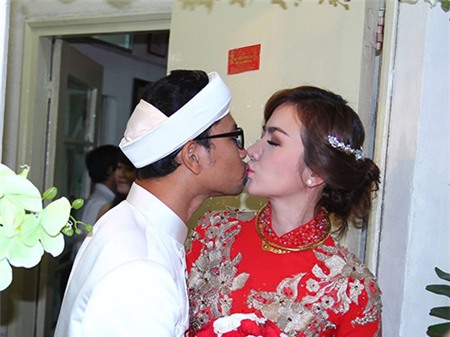 Huỳnh Đông hôn vợ ngọt ngào trong lễ rước dâu - 10