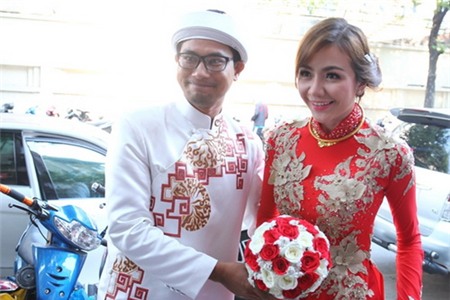 Huỳnh Đông hôn vợ ngọt ngào trong lễ rước dâu - 3