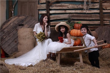 the-he-hotgirl-viet-nam-doi-dau-va-cai-dop-ba-me-don-than9