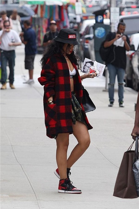 29 bộ cánh ấn tượng chỉ Rihanna mới có thể diện 24