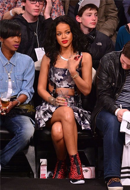 29 bộ cánh ấn tượng chỉ Rihanna mới có thể diện 27